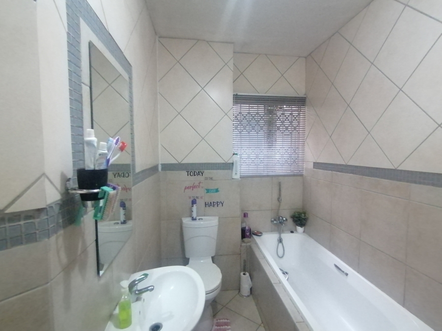 2 Bedroom Property for Sale in Rustenburg Central North West